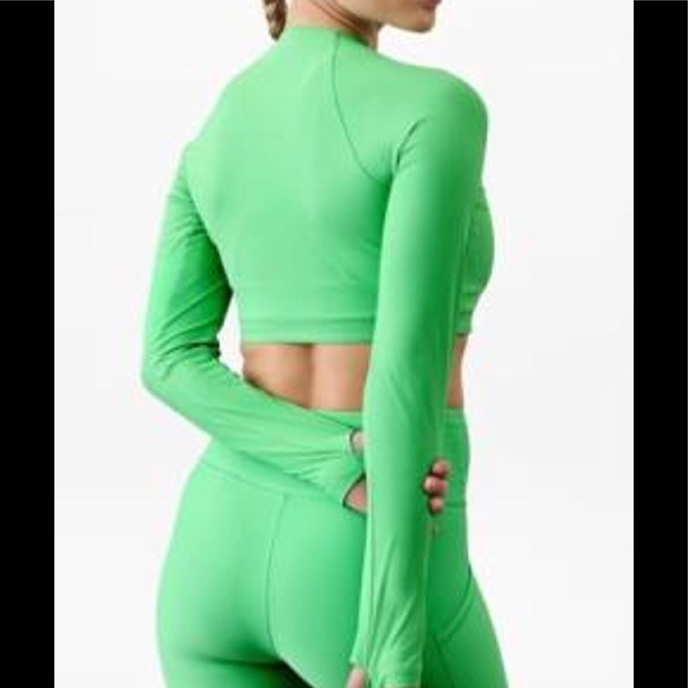 New with tag - Athleta crosstrain ultra crop top